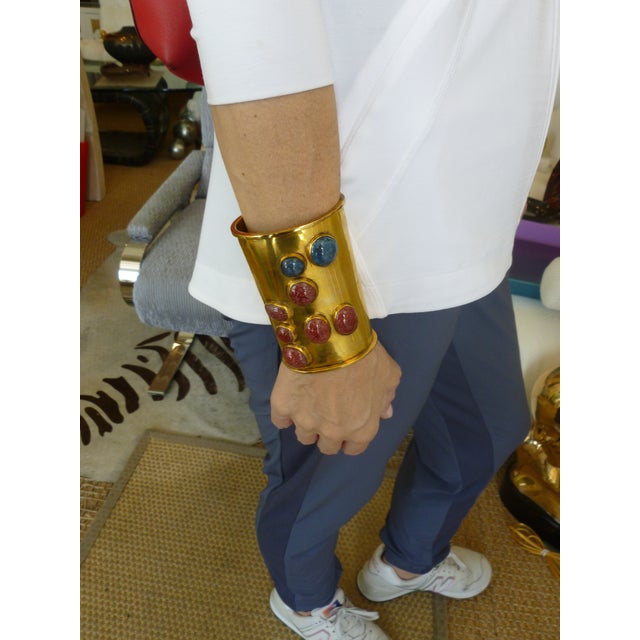 Vintage Signed Mary McFadden Brass, Agate Stone and Lapis Lazuli Wide Cuff Bracelet Rare For Sale - Image 11 of 15