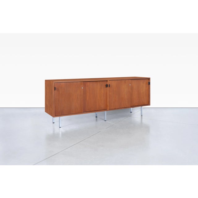 Designed by architect and furniture designer Florence Knoll, one of the most influential figures of mid-century design,...