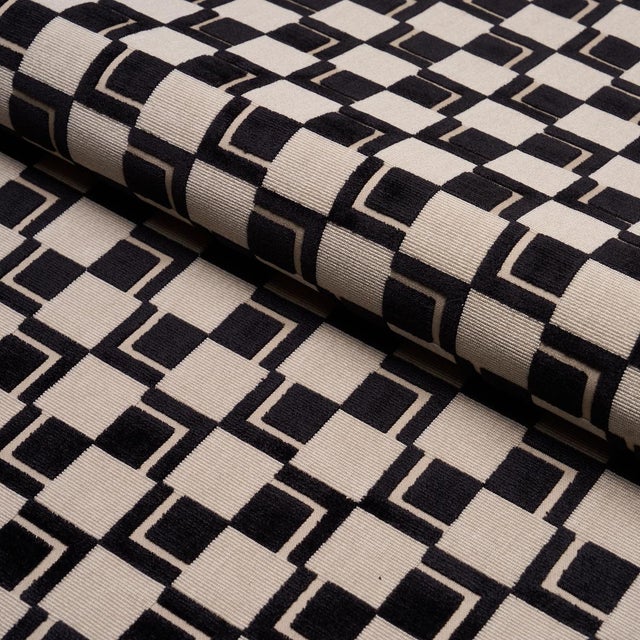 Schumacher SAMPLE - Schumacher Edison Velvet Fabric In Noir For Sale - Image 4 of 5