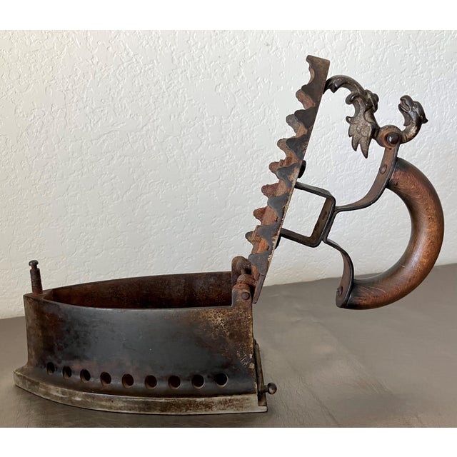 19th-Century Solid Oak Handle Cast Iron Coal/Charcoal Box Iron With Interior Grate For Sale In Austin - Image 6 of 18