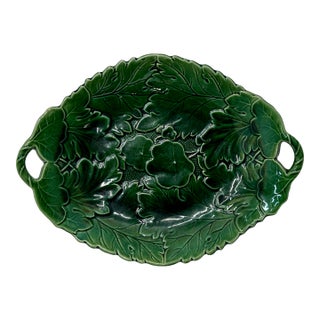 1900s Antique Green English Embossed Leaf Majolica Two Handle Serving Tray - 12 Inches Long For Sale
