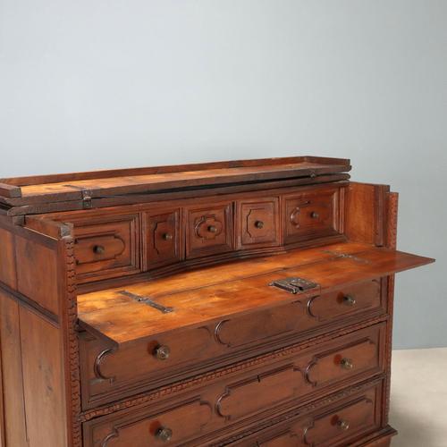 17th Century Baroque Walnut Canterano For Sale - Image 3 of 15