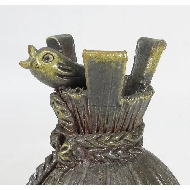 Wonderful Japanese incense burner in the form of a straw hut with a modeled bird. The Bizen area is located in the Okayama...