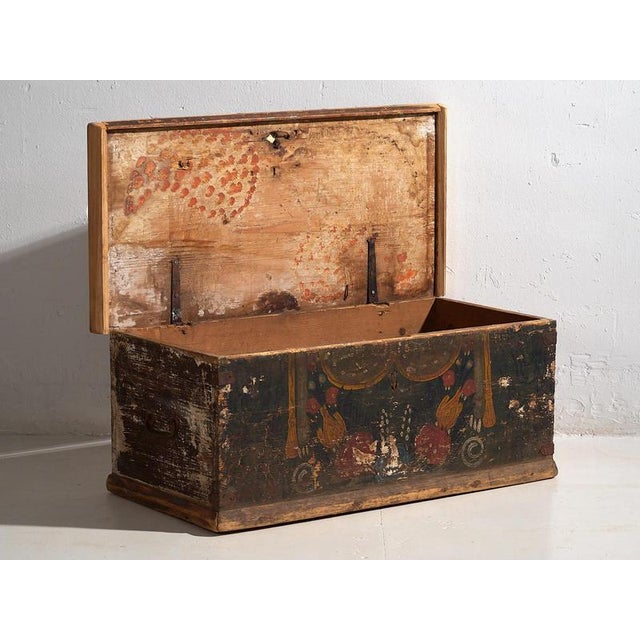 Small Vintage Trunk with Floral Motifs, 1920 For Sale - Image 10 of 16