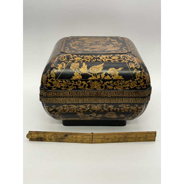 Early 20th Century Chinese Export Double Phoenix Lacquer Box For Sale - Image 9 of 12