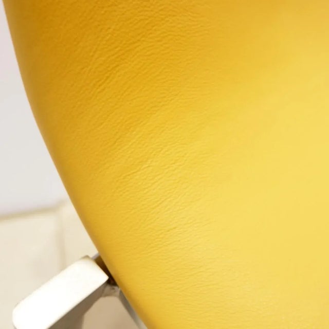 1960s Yellow Leather Lounge Chair from Ligne Roset, 1960s For Sale - Image 5 of 14