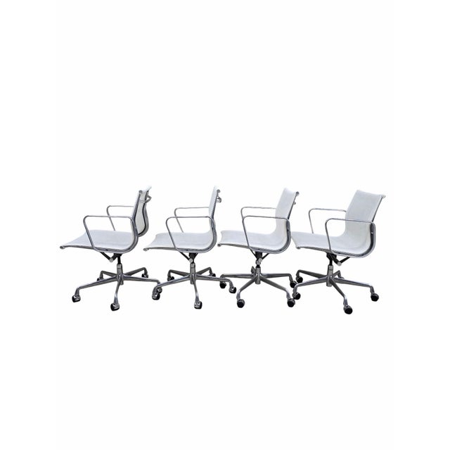 Mid-Century Modern Mid-Century Modern Attributed to Herman Miller Eames Low Back White Mesh Office Chairs – 6 For Sale - Image 3 of 12