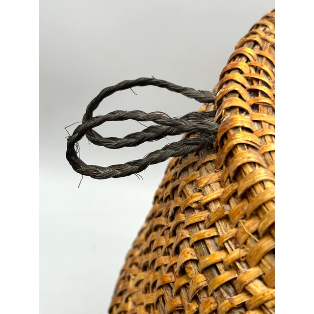 Apache Tus Pitch-Coated Lidded Basket With Horsehair Handles, C. 1940–1950 For Sale - Image 10 of 18