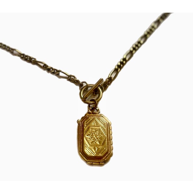 Metal Victorian Style Gold Locket on Long Link Chain For Sale - Image 7 of 12