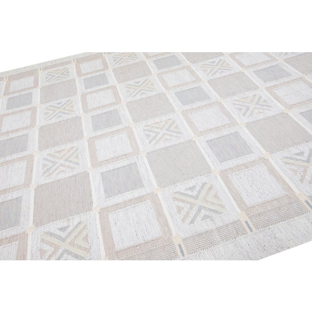 Mid-Century Modern Modern Flatweave Geometric Light Gray Wool Rug "Coraline" by Doris Leslie Blau For Sale - Image 3 of 6