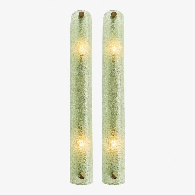 Contemporary rectangular wall sconce made in green graniglia of Murano glass. Made with a traditional Murano glass slab...