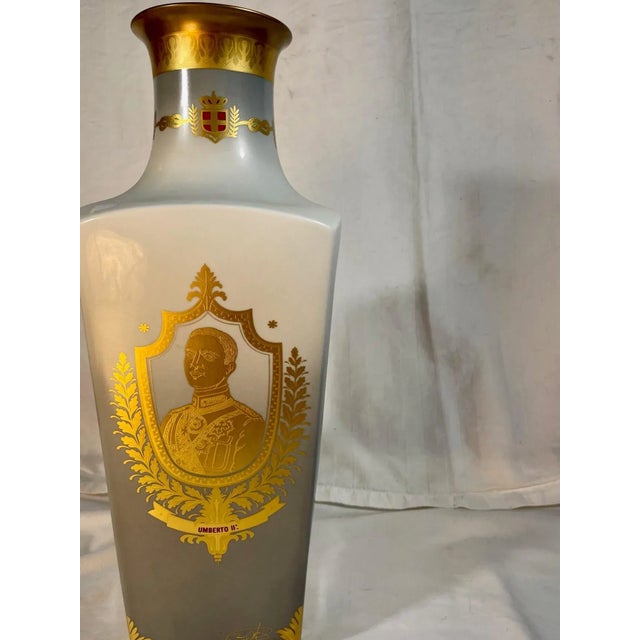 Metal Pair of Historical Porcelain Vases From the Italian Nicasio Collection. For Sale - Image 7 of 13