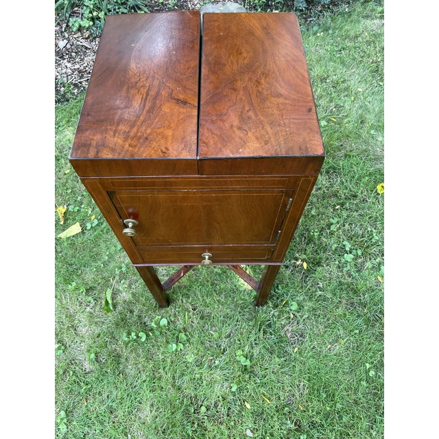 Wood English 19th Century Sheraton Style Washstand in Mahogany For Sale - Image 7 of 12