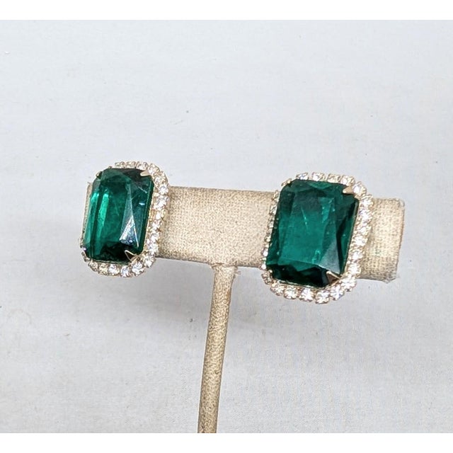 Mid-Century Modern Vintage 1980s Signed Les Bernard Faux-Emerald & Clear Rhinestone Clip Earrings-2 Pieces For Sale - Image 3 of 8