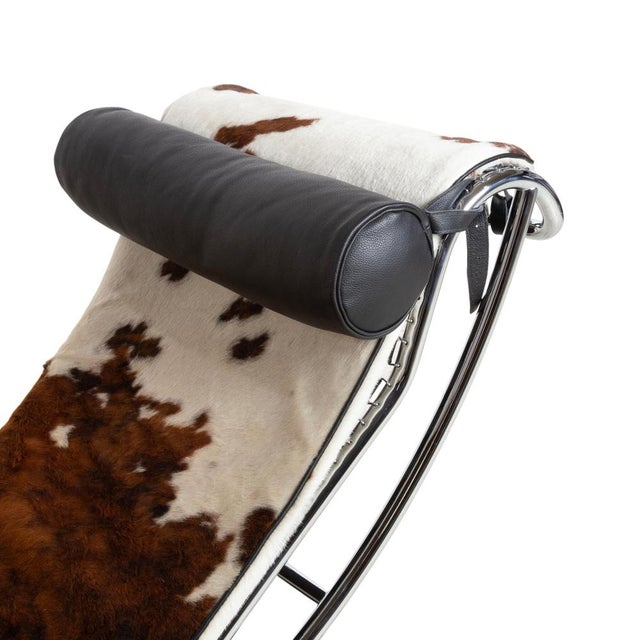 LC 4 Lounger in Brown Cowhide Fur by Le Corbusier for Cassina For Sale - Image 5 of 16