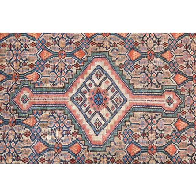 A large town in the Greater Hamadan Weaving Area, specializing in single-wefted scatters, room sizes, gallery carpets,...