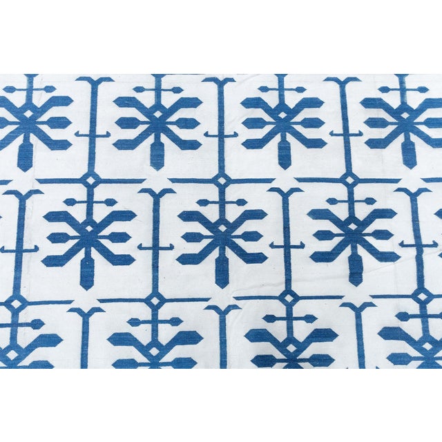 Modern Dhurrie White With Navy Blue Cotton Rug "Aegean Star" For Sale In New York - Image 6 of 7