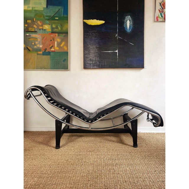 Vintage Chaise Lounge in Leather and Chrome Steel, 1980s, in Very Good conditions. Designed 1920 to 1949