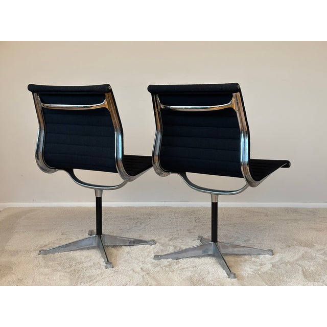 Model EA 105 Aluminium Chairs by Eames for Herman Miller, 1970s, Set of 2 For Sale - Image 6 of 18
