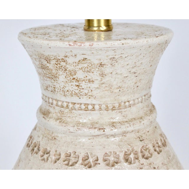 Ceramic 1950s Aldo Londi for Bitossi Off White Imprinted Glazed Ceramic Table Lamp For Sale - Image 7 of 12