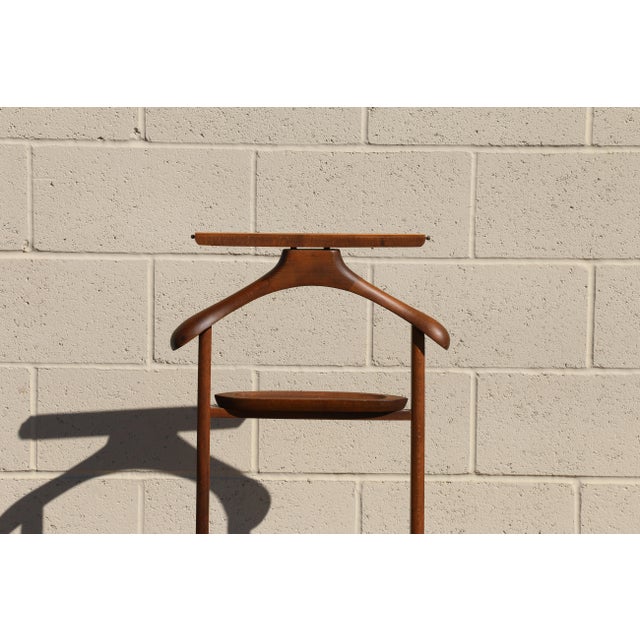 1960s Italian Mid-Century Modern Gentleman’s Valet Butler Chair With Rush Seat For Sale - Image 9 of 18