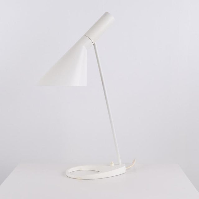 White AJ Table Lamp by Louis Poulsen for Arne Jacobsen, 1957 For Sale - Image 3 of 11