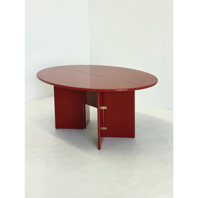 The red Antella table , designed by Kazuhide Takahama for Cassina , is a distinctive and versatile design that combines...