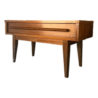 1970s Vintage Mid Century Modern End Table or Stand With Dovetail Drawer For Sale