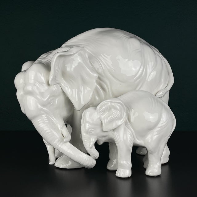 White Porcelain Figurine of Elephant and Baby by Artepiu Este, Italy, 1990s For Sale - Image 13 of 13