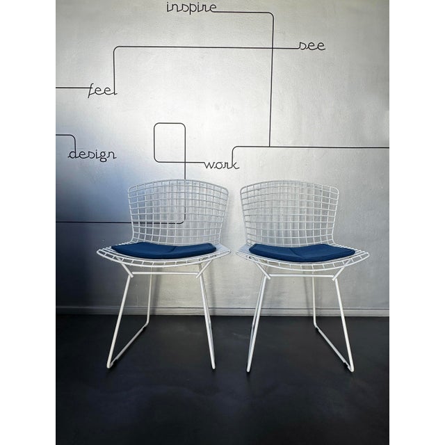 Mid-Century Modern Model 4023 Dining Chairs by Harry Bertoia for Knoll International, 1970s, Set of 2 For Sale - Image 3 of 18