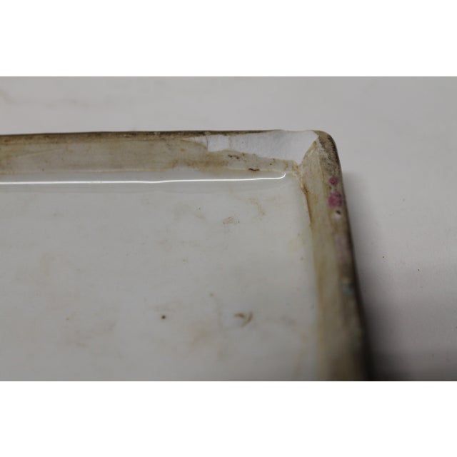 17th Century Chinese Porcelain Covered Box With Figural Decoration For Sale - Image 4 of 11