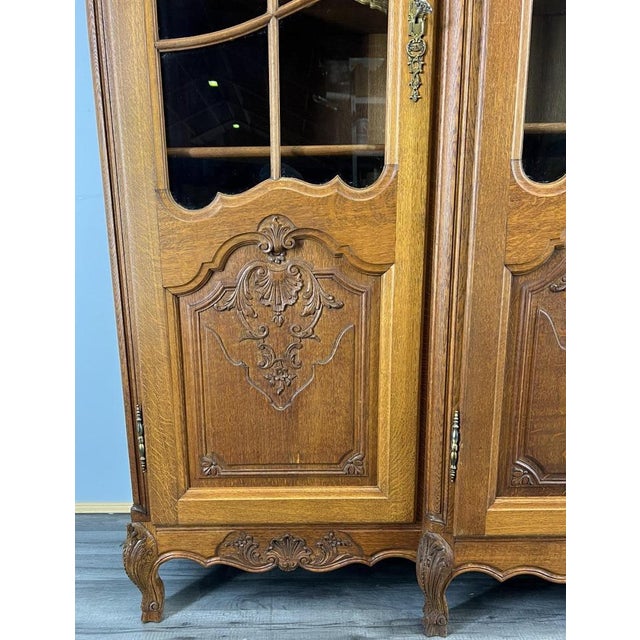 Vintage French Louis XIV Style Oak Display Cabinet For Sale - Image 9 of 13