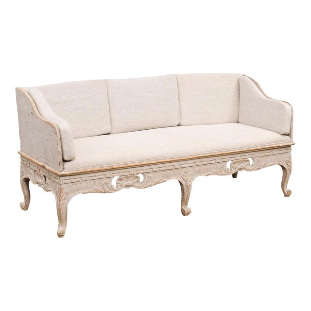 Swedish 1780s Rococo Painted Trågsoffa with Carved Apron and Upholstery For Sale