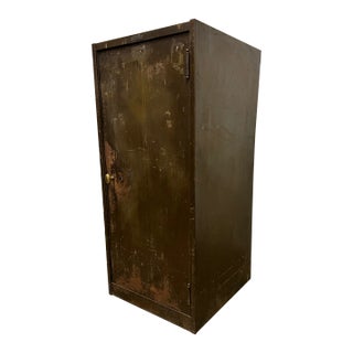 1920-1930 Metal Safe From Art Metal Construction Company Inc Jamestown, Ny For Sale