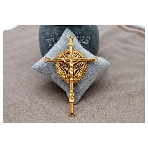 19.2k Gold Crucifix with Christ and Our Lady For Sale - Image 4 of 9