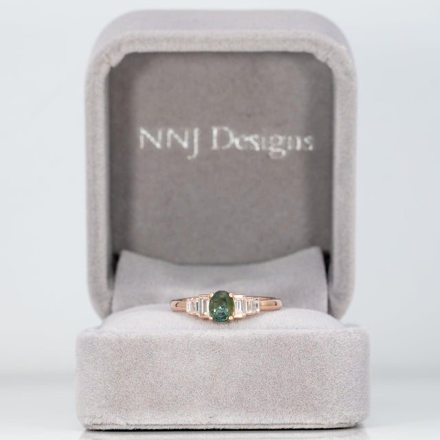 Modern Natural Alexandrite Ring With Earth-Mined Diamond Accents: Solid 14k Gold, 6x4mm, Size 6.75 For Sale - Image 3 of 12