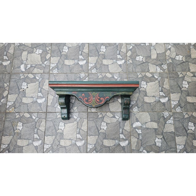 Wooden shelf and painted coat rack, dimensions: width 61 cm, depth 19 cm, height 19 cm.