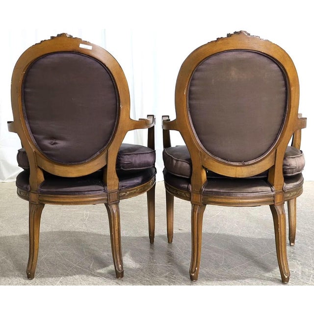 Early 20th Century Pair of Tufted Oval Back Carved French Regency Style Arm Chairs For Sale In New York - Image 6 of 8