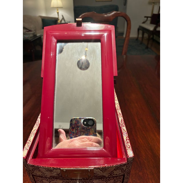 Late 20th Century Beautiful Mother of Pearl Laquer Jewel Box For Sale - Image 4 of 7