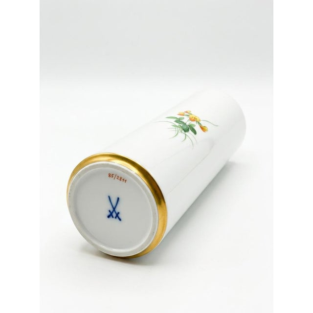 1970s Cylindrical Vase with Wildflower Decoration from Meissen, 1970s For Sale - Image 5 of 6