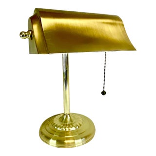 Vintage Hollywood Regency Arts & Crafts Brass Bankers Desk Lamp For Sale