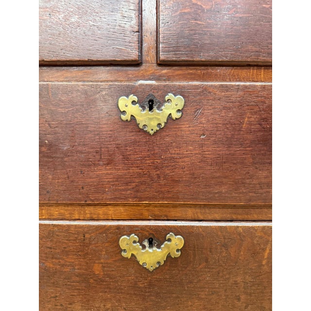 Georgian Chest of Drawers in Oak and Brass For Sale - Image 5 of 10