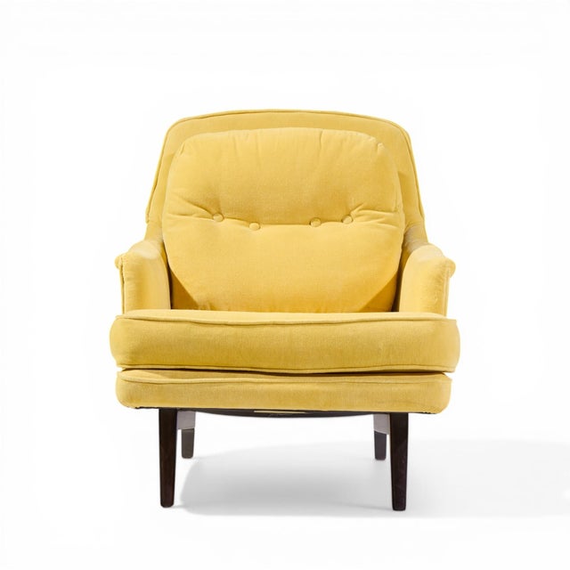 Roger Sprunger for Dunbar Model 484 Mid Century Lounge Chair This chair measures: 30.5 wide x 33 deep x 33 high, with a...