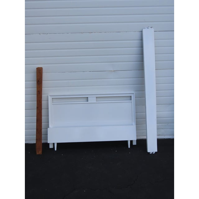 Mid Century Modern Painted White Full Size Bed 6574 For Sale In Miami - Image 6 of 12