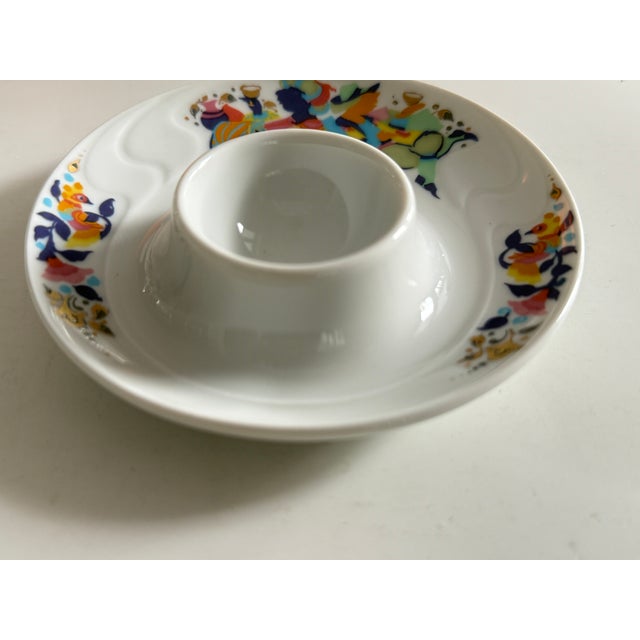 Mid-Century Modern Abduction from the Seraglio Form Asimmetria Egg Cup with Tray by Bjørn Wiinblad for Rosenthal Studio Line Germany, 1980s, Set of 6 For Sale - Image 3 of 9