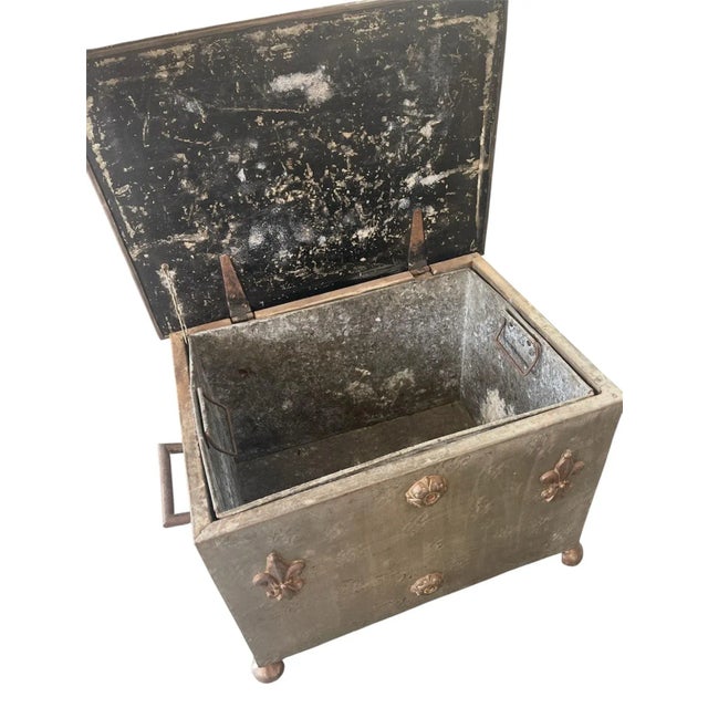 Early 20th Century Vintage English Metal-Lined Storage Trunk/Bin For Sale - Image 5 of 6