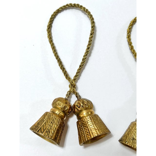 Mid 20th Century Vintage Brass Tassel Napkin Rings – Hollywood Regency Tabletop Entertaining Decor – Set of 6 For Sale - Image 5 of 6