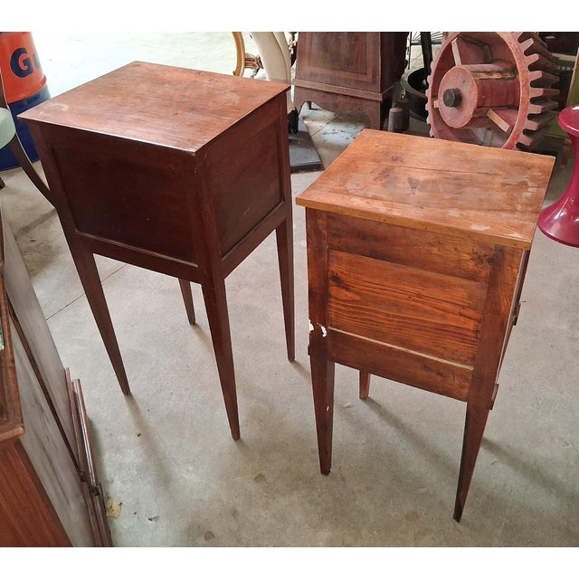 Louis XVI Bedside Tables in Walnut, France, Late 18th Century, Set of 2 For Sale - Image 3 of 8