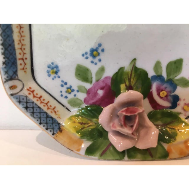 A light and pretty octagonal dish bringing Old World charm to any surface, ready to catch coins, paper clips, or a flick...