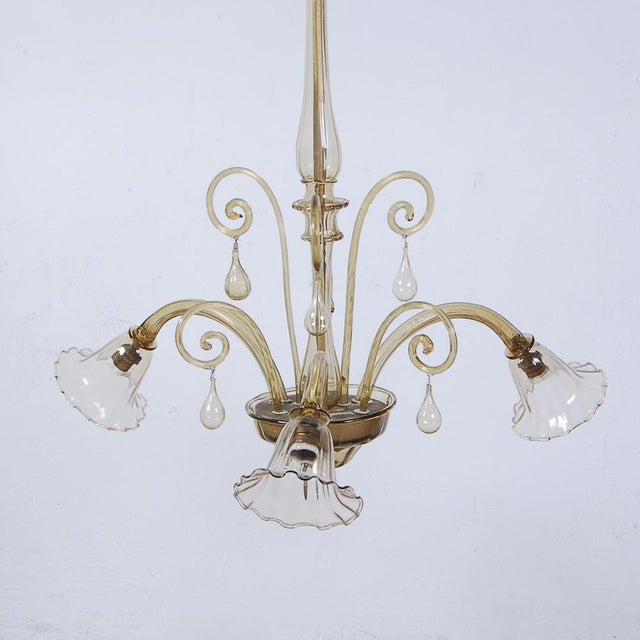 Italian production chandelier, dating back to the 1940s. Metal structure and wooden disc. All completed by ocher murano...